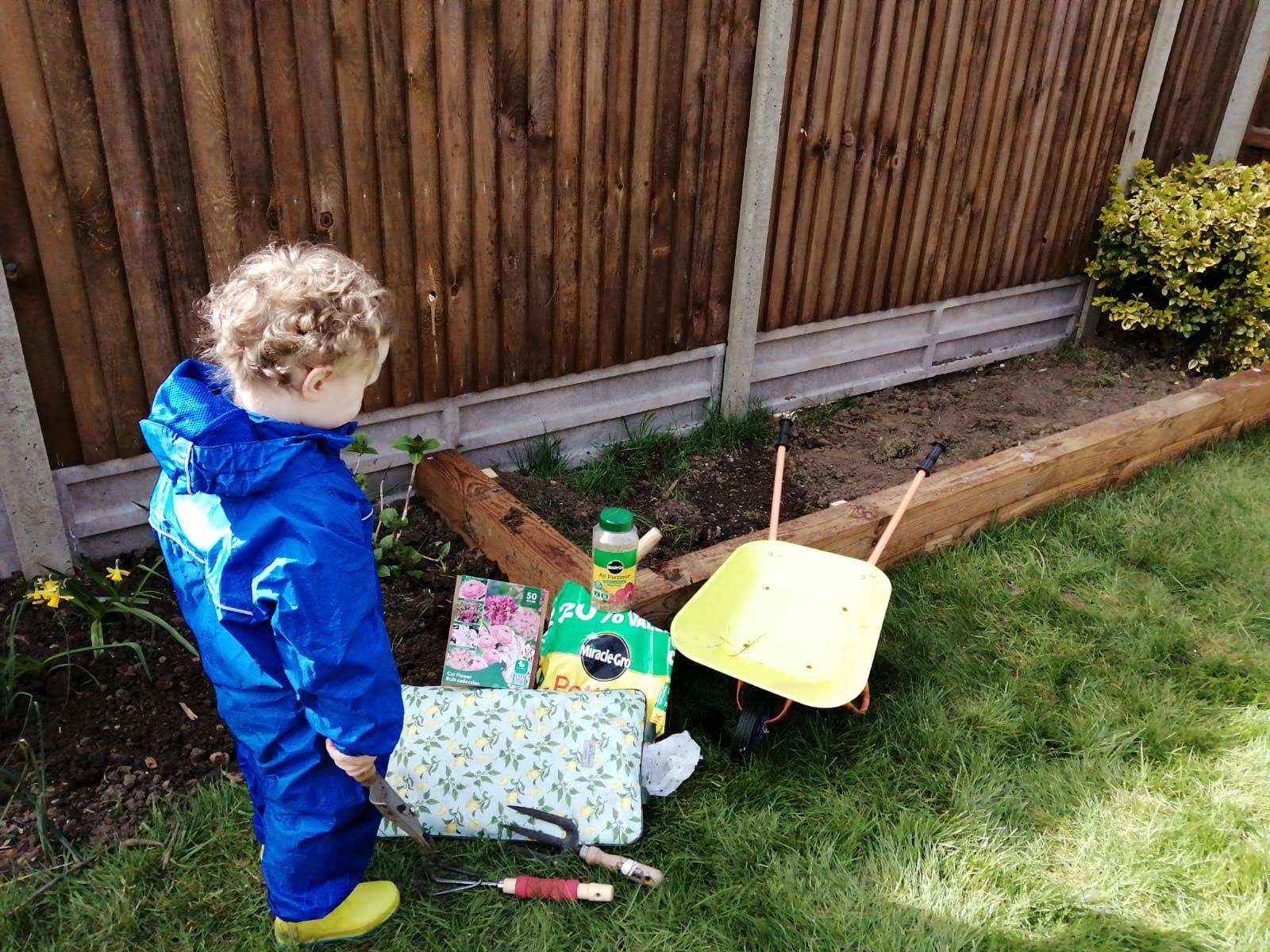 IMG-20200327-WA0015.jpg Child gardening with Miracle-Gro products