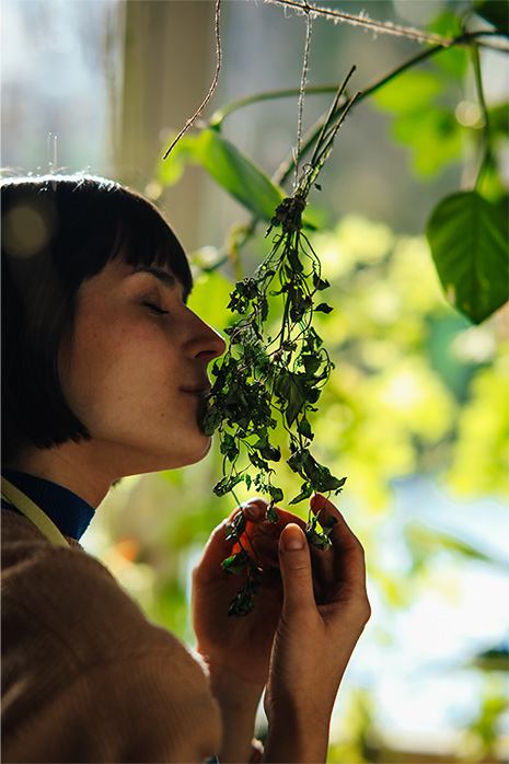 Potgrond zorgt voor een betere afwatering en beluchting dan gewone aarde, waardoor het de ideale keuze is voor het kweken van bloemen. Leer hoe u potgrond gebruikt om ervoor te zorgen dat uw bloemen de voedingsstoffen krijgen die ze nodig hebben, en tegelijkertijd een gezondere omgeving voor hun wortels biedt. 