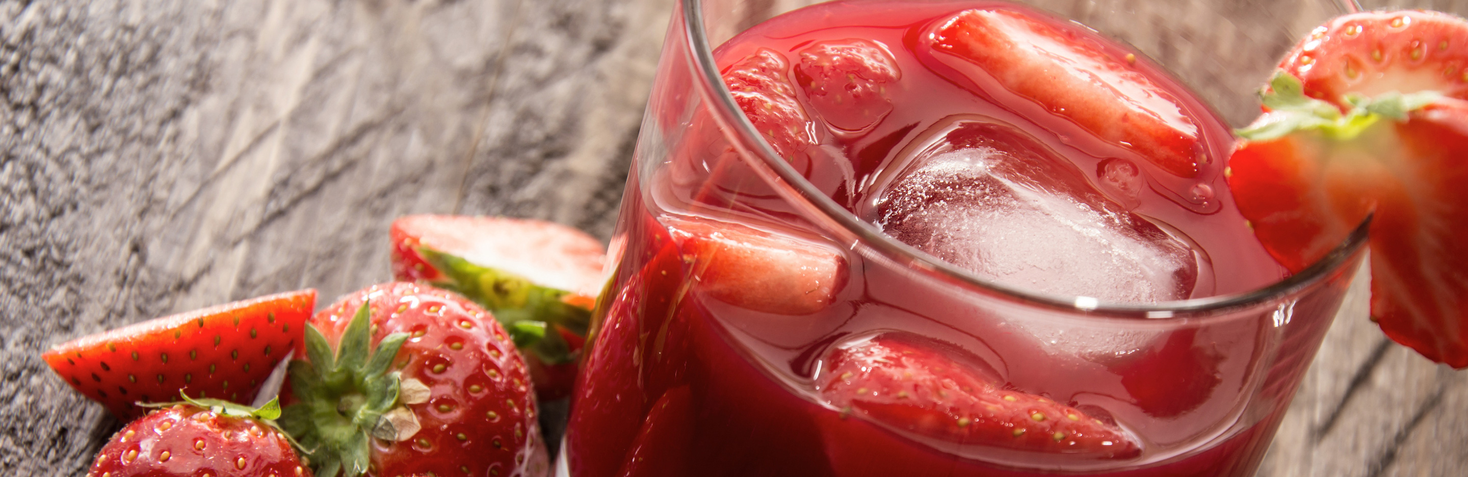 Fröhlich-fruchtige Erdbeer-Bowle