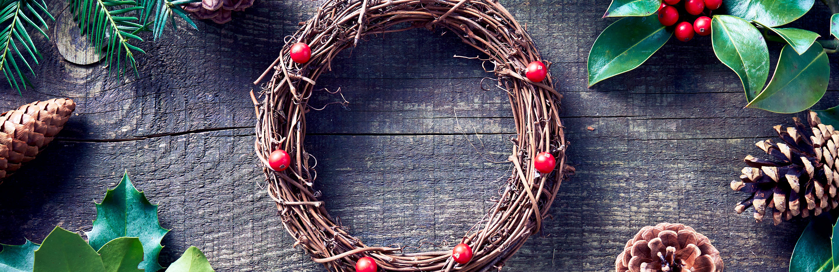 Make your own Christmas holly wreath