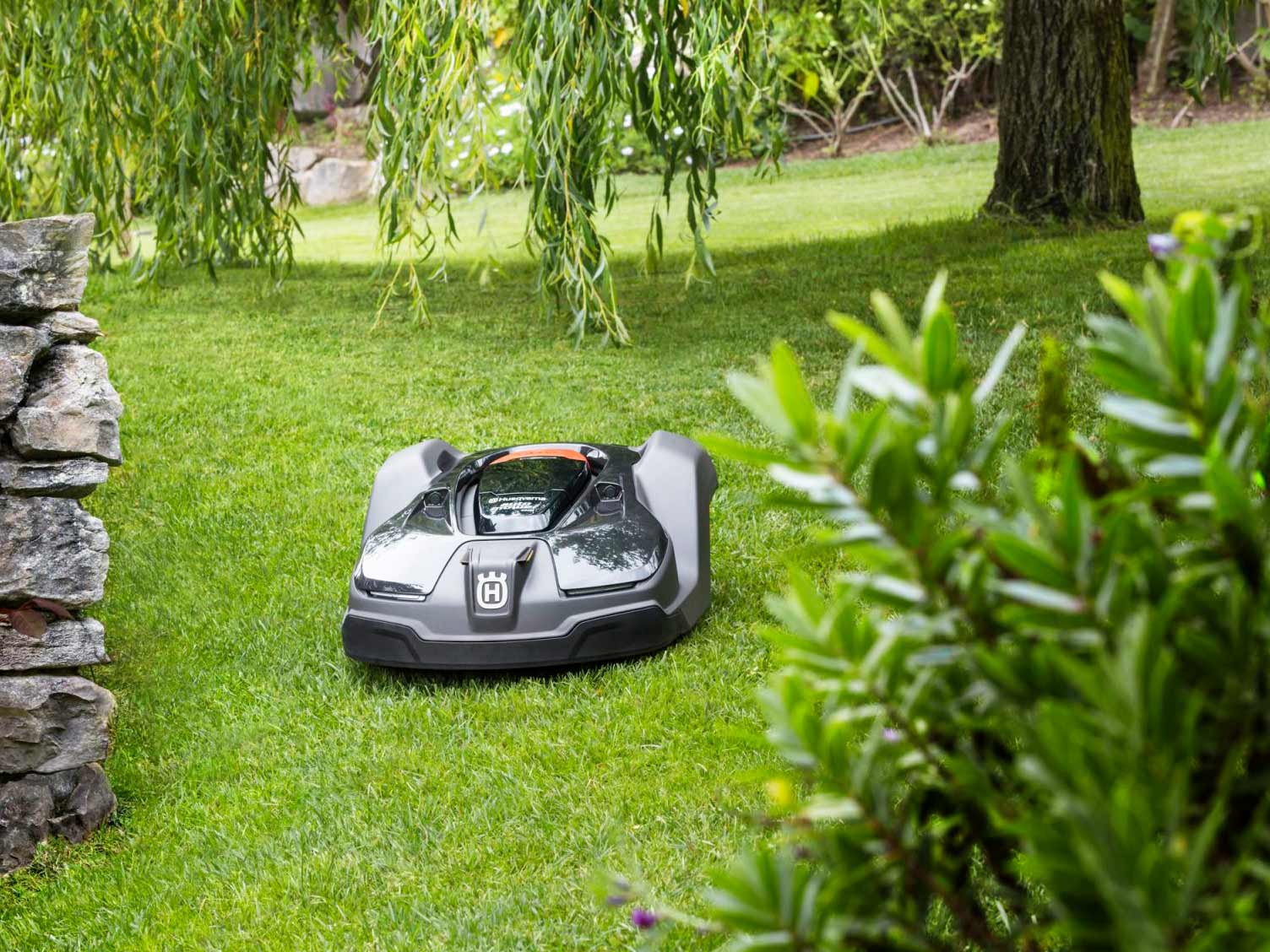 UK_gadgets-12-husqvarna-automower.jpg Automower in use