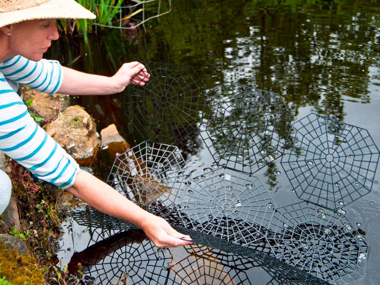 UK_gadgets-15-good-ideas-pondguard.jpg Good Ideas Pondguard in use