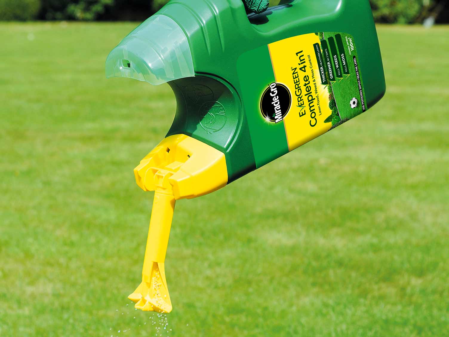 UK_miracle-gro-evergreen-complete-spreader.jpg Using a Miracle-Gro EverGreen Complete 4 in 1 spreader