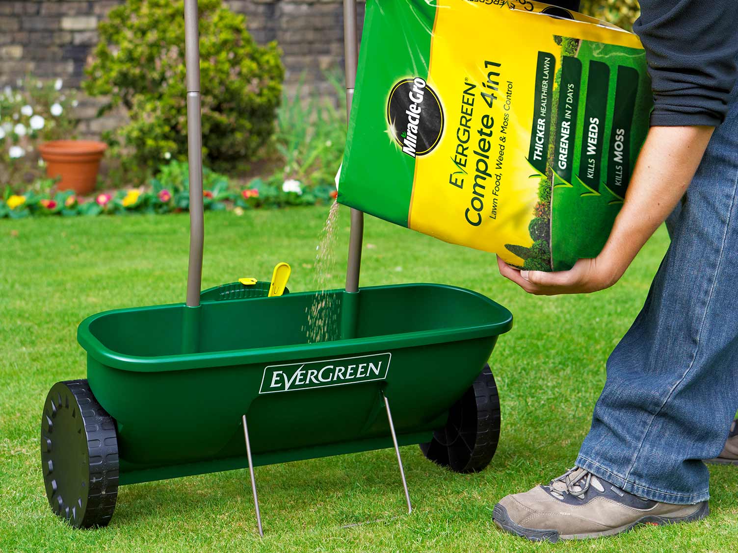  A complete guide to lawn and grass feeding