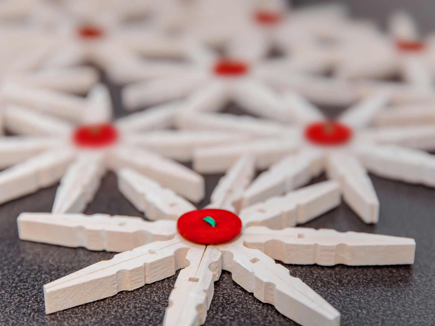 clothespeg-snowflakes.jpg Clothespin snowflakes Christmas decoration idea