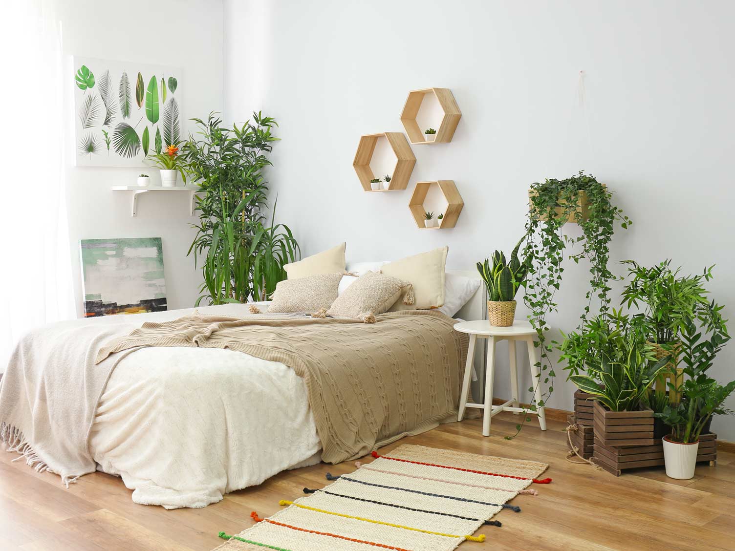 houseplants-provide-serenity-in-a-bedroom.jpg Houseplants provide serenity in a bedroom