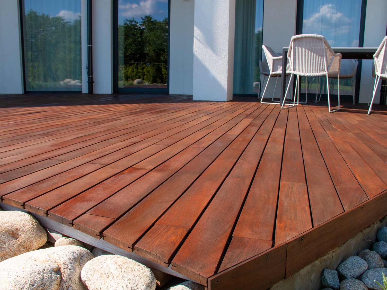 modern-garden-decking-design.jpg Modern garden decking design