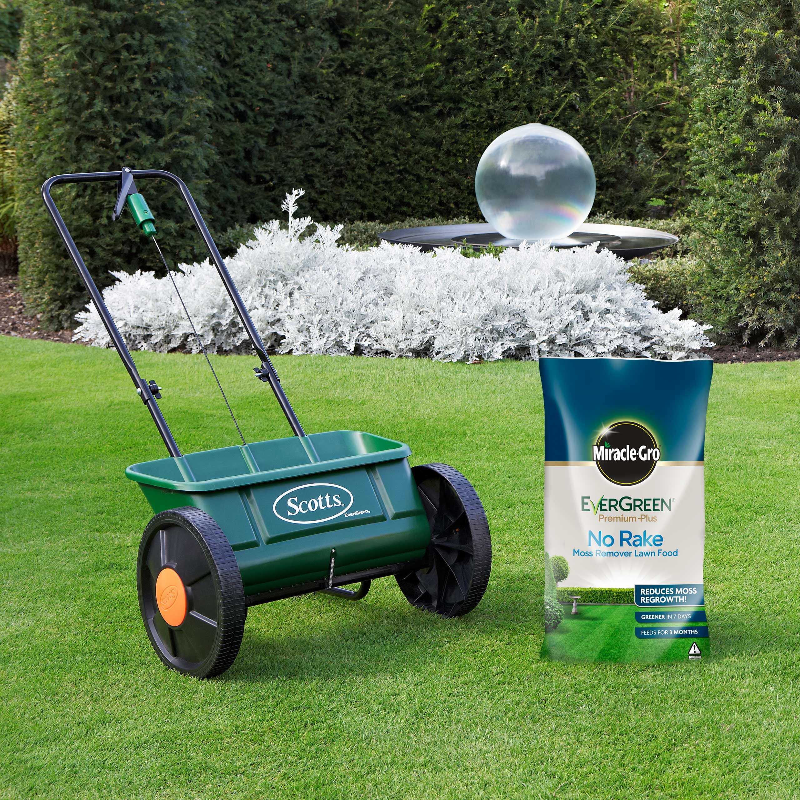 MiracleGro® EverGreen® Premium Plus No Rake Moss Remover Lawn Food 5kg bag MiracleGro® EverGreen® Premium Plus No Rake Moss Remover Lawn Food 5kg bag