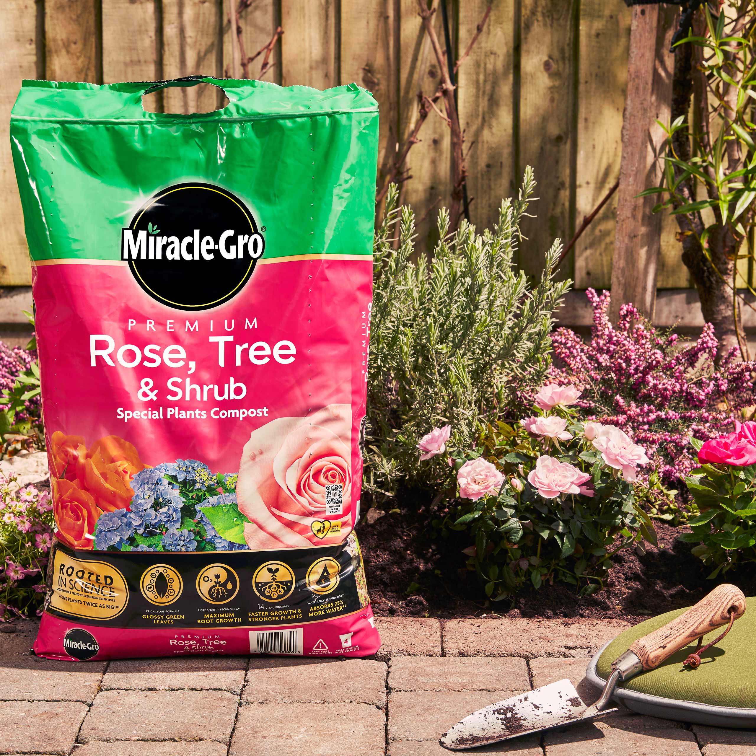 MiracleGro® Premium Rose, Tree & Shrub Compost 40 litres