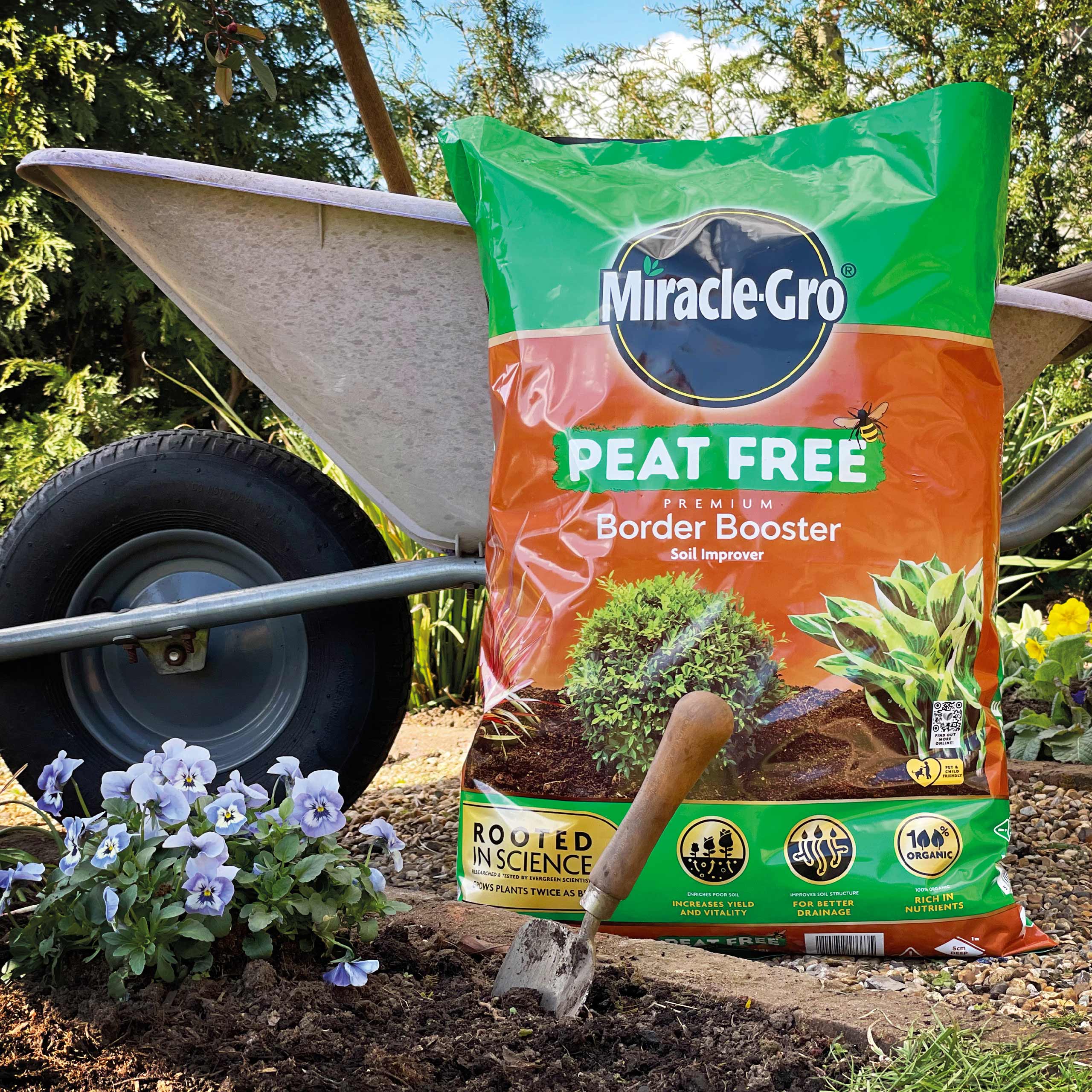 MiracleGro® Peat Free Premium Border Booster Soil Improver 40 litres