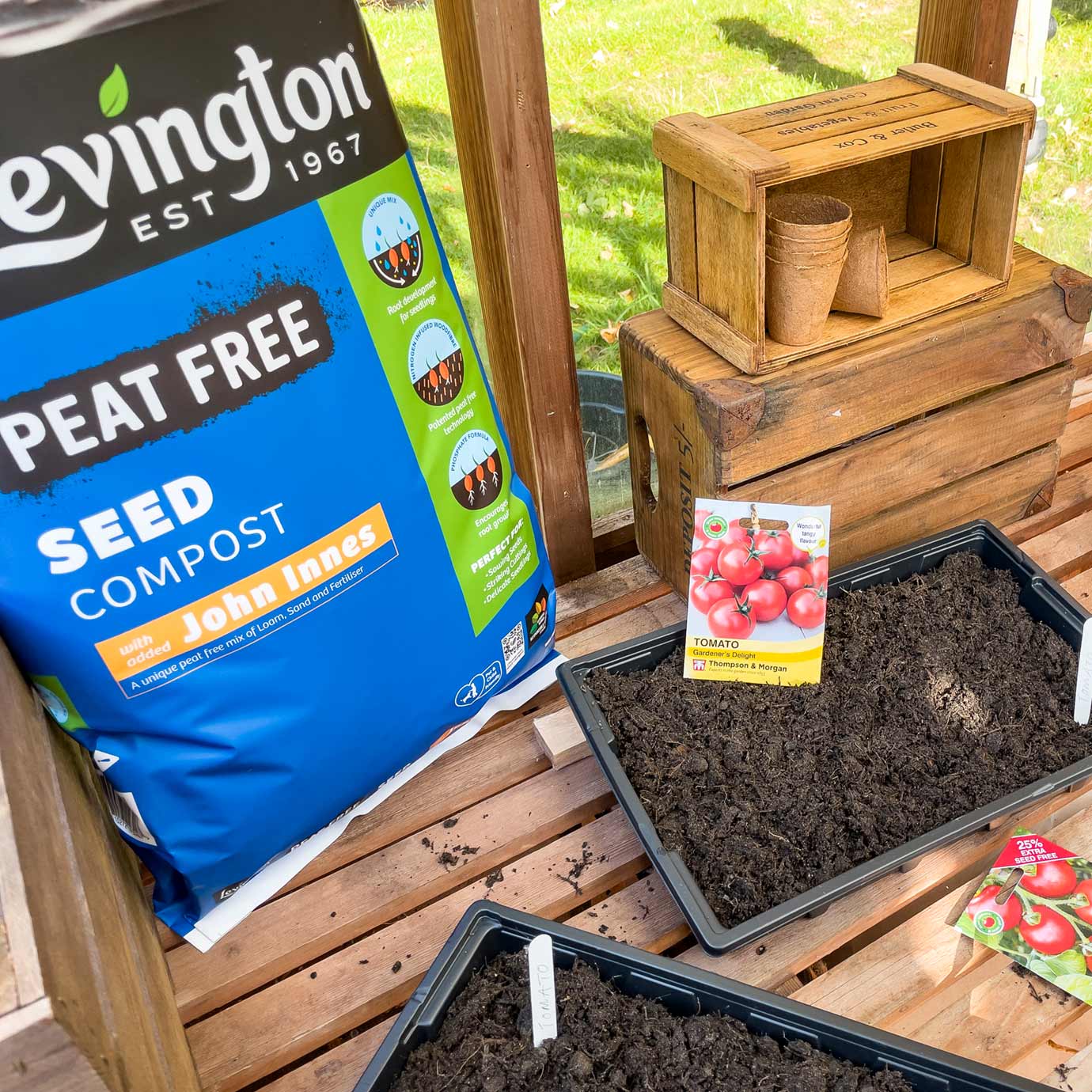 Levington® Peat Free Seed Compost with added John Innes 25 litres