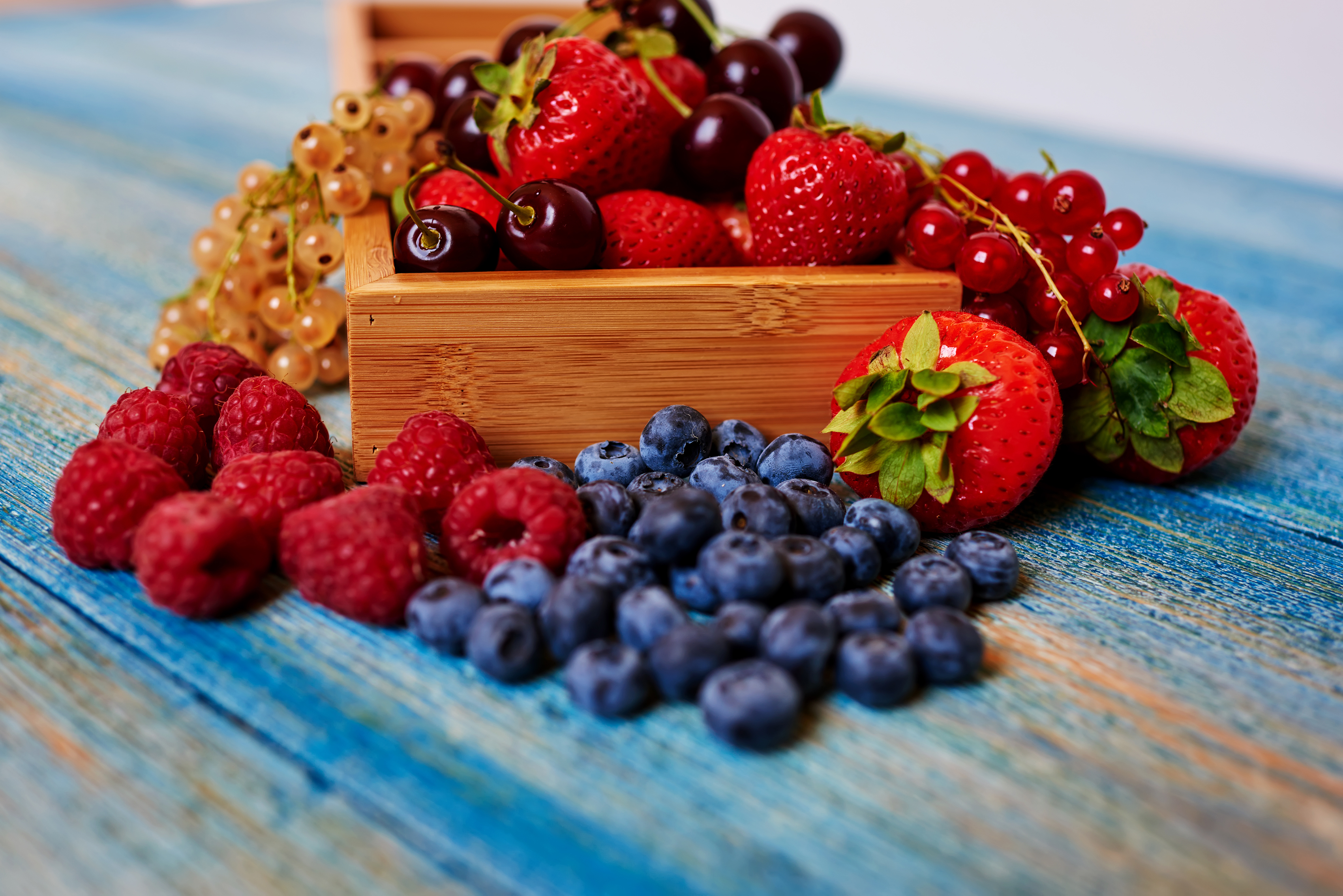 shutterstock_308526611.jpg summer fruit harvest