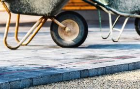 How to lay a patio and paving slabs