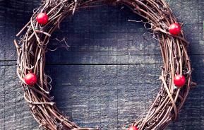 Make your own Christmas holly wreath