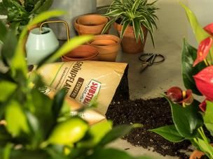 Substral Naturen Erde ausgeschüttet