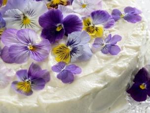 Edible flower cake