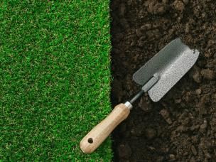 Przygotowanie ziemi pod nowy trawnik