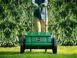 Lawn spreader settings