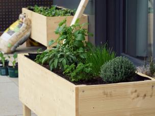 podniesione skrzynie