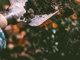 Wat is potgrond - Qu'est-ce que le terreau - Love The Garden