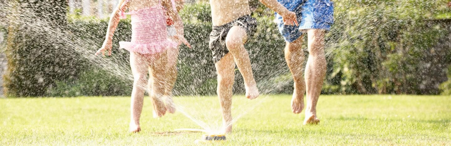 Gartenbewässerung im Sommer
