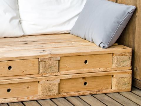 Sun Lounger Made From Pallets 15 Outdoor Pallet Furniture Ideas - Main Image