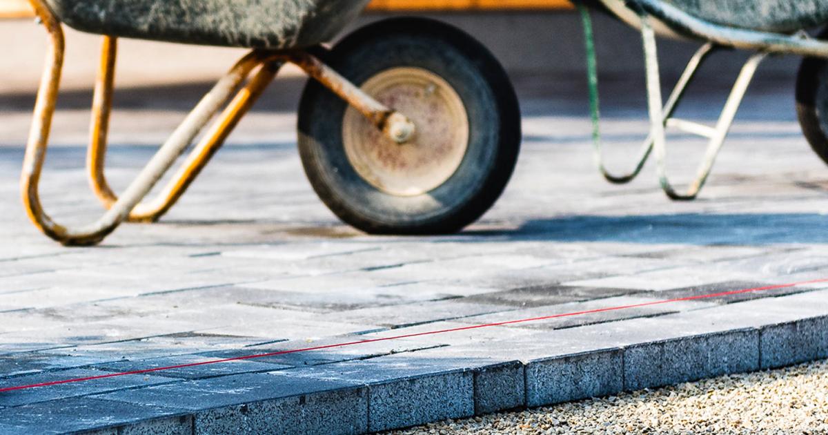How To Easily Lay A Patio And Paving Slabs Lovethegarden