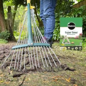 Miracle-Gro® Professional Super Seed Hard Wearing Lawn image 2