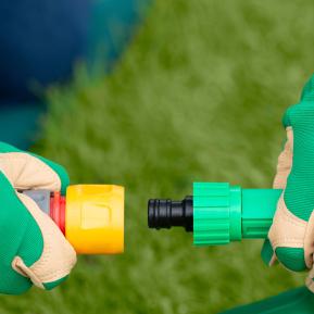 Miracle-Gro® Fast Green Lawn Food Spray & Feed image 3