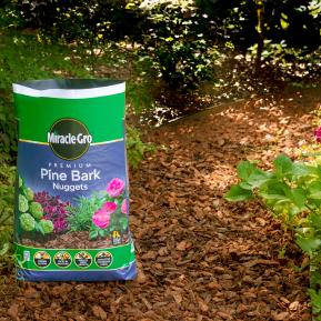Miracle-Gro® Premium Pine Bark Nuggets image 2