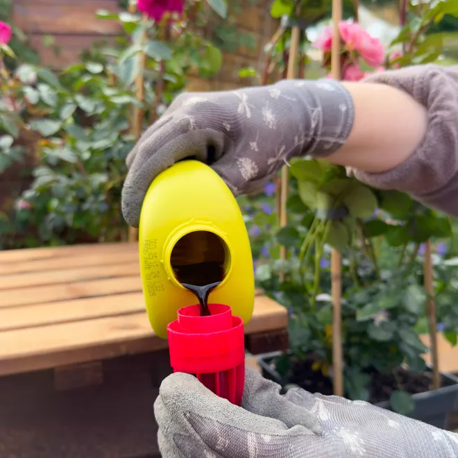 Miracle-Gro® Liquid Plant Food - Rose & Shrub image 3