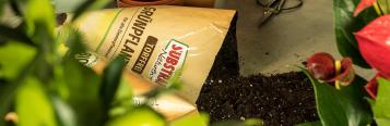 Substral Naturen Erde ausgeschüttet