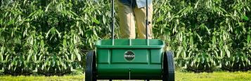 Lawn spreader settings