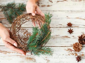 Making your own twiggy Christmas wreath