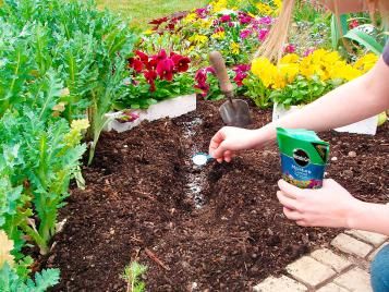 Using water storing gel