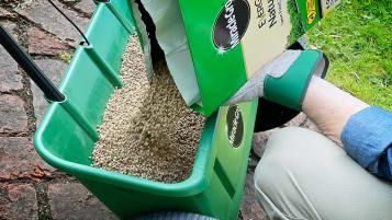 Miracle Gro / Lawn  / Natural 4in1